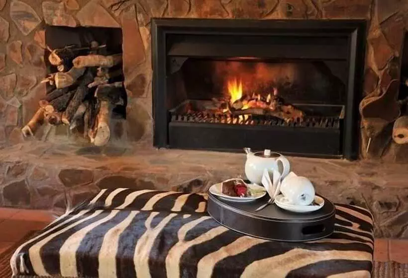 Hotelli Bateleur Tented Safari Lodge And Bush Spa