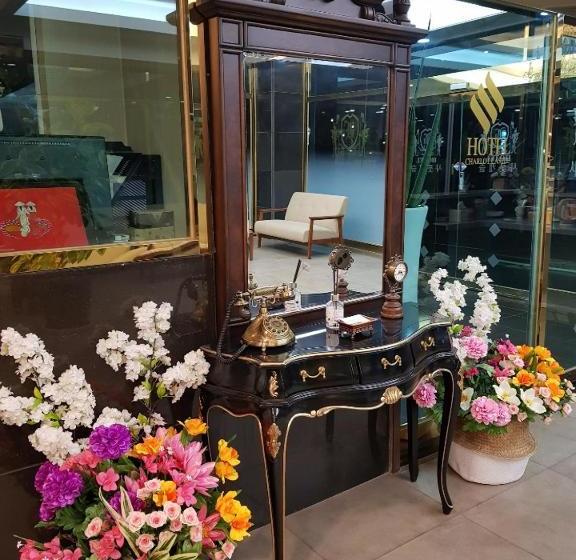 Hotel Charlot Castle