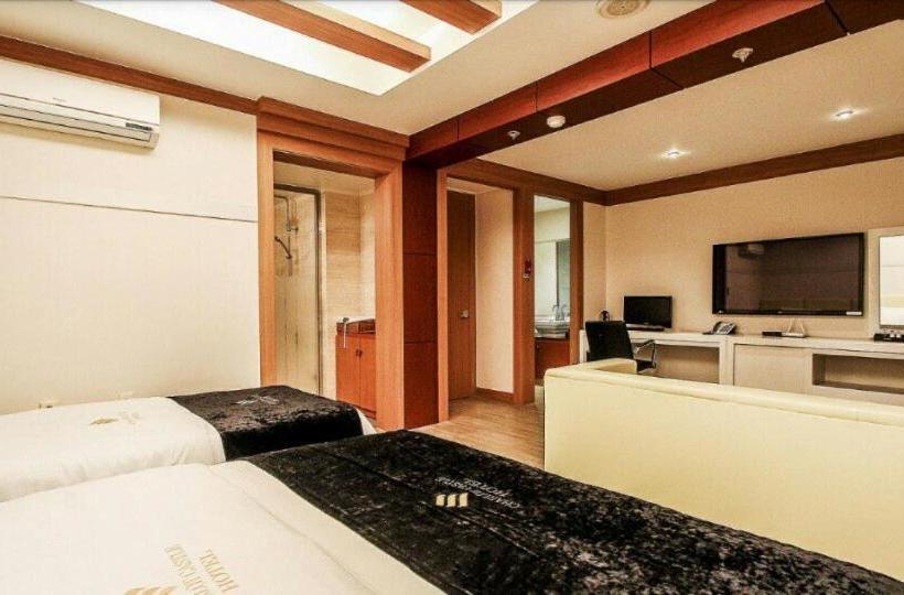 Hotel Charlot Castle