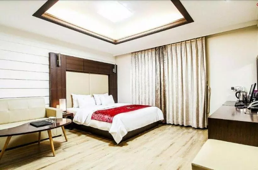 Hotelli Charlot Castle