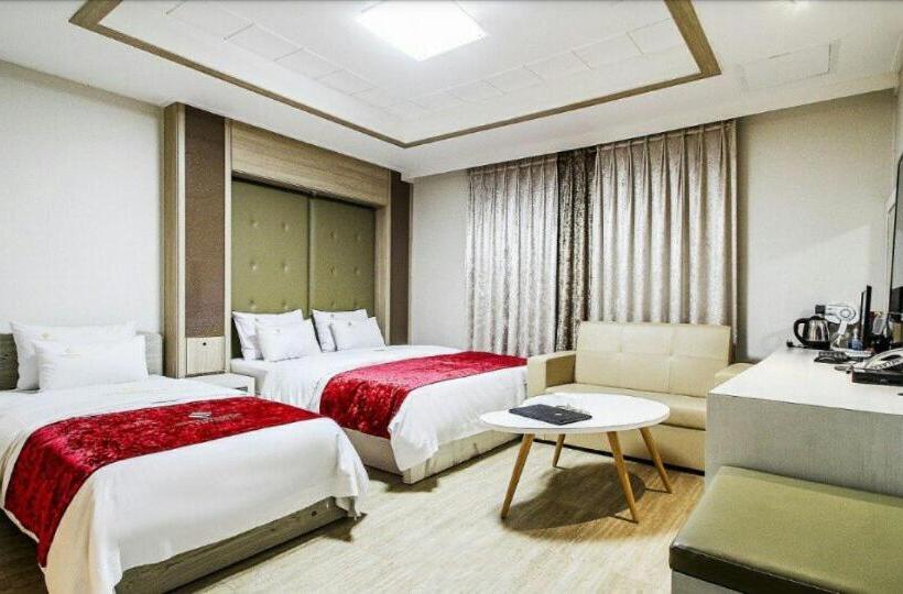 Hotel Charlot Castle