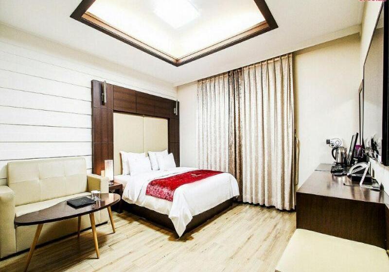 Hotel Charlot Castle