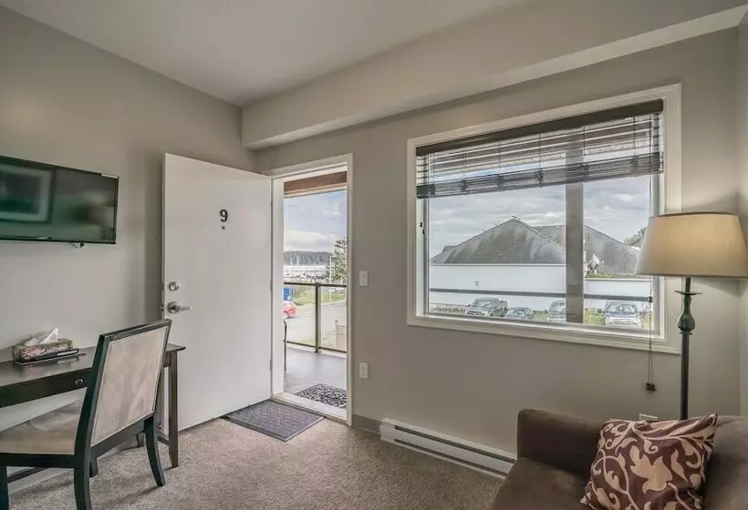 Hotelli Sportsman's Inn On The Harbour Front