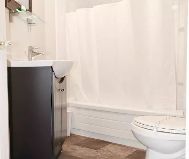 Hotelli Sportsman's Inn On The Harbour Front