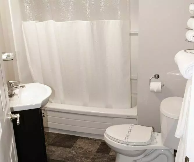 Hotelli Sportsman's Inn On The Harbour Front