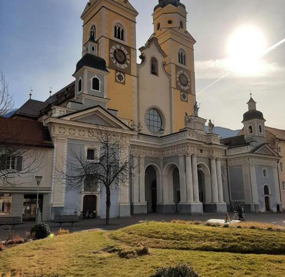 پانسیون Fn & Company