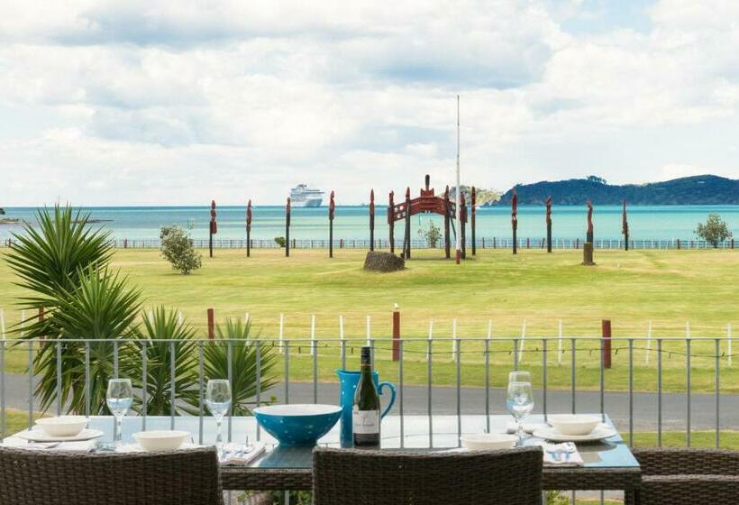 Waitangi Beach House