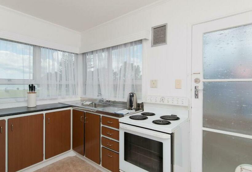 Waitangi Beach House