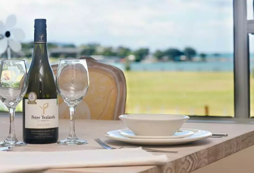 Waitangi Beach House