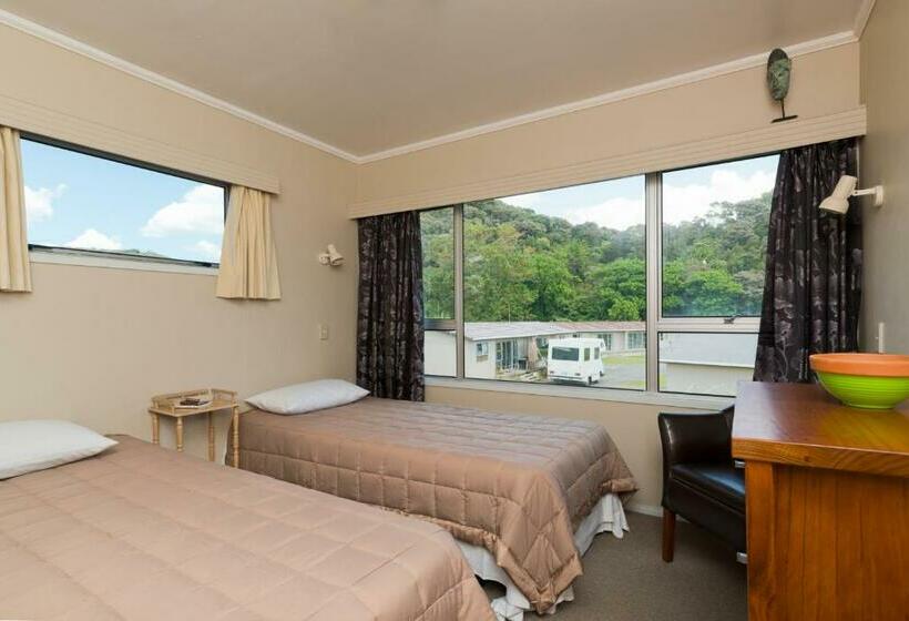 Waitangi Beach House