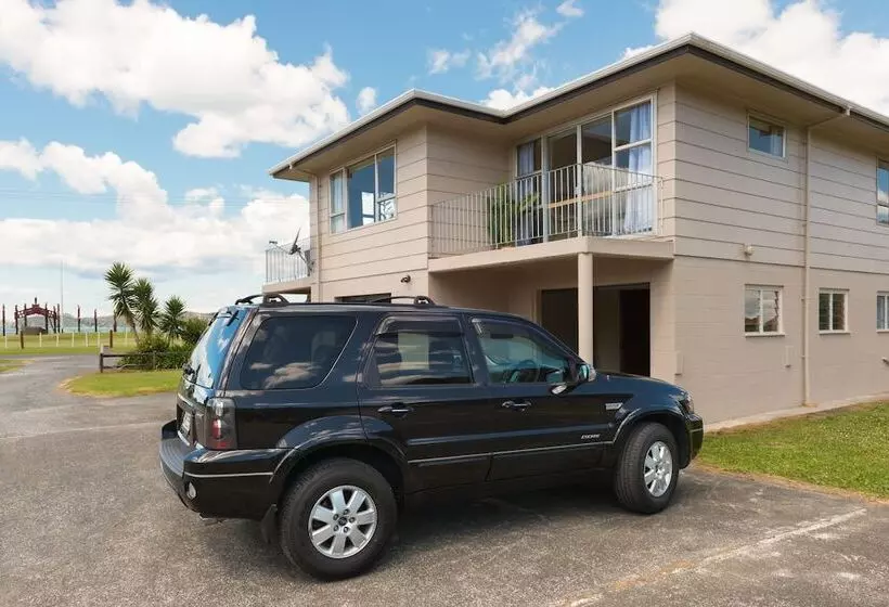 Waitangi Beach House