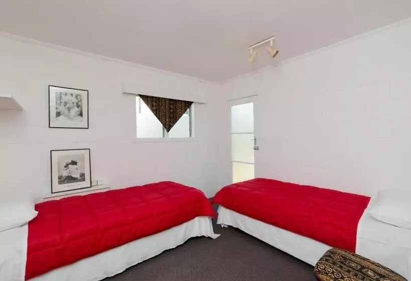 Waitangi Beach House