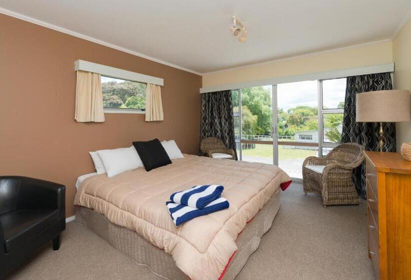 Waitangi Beach House