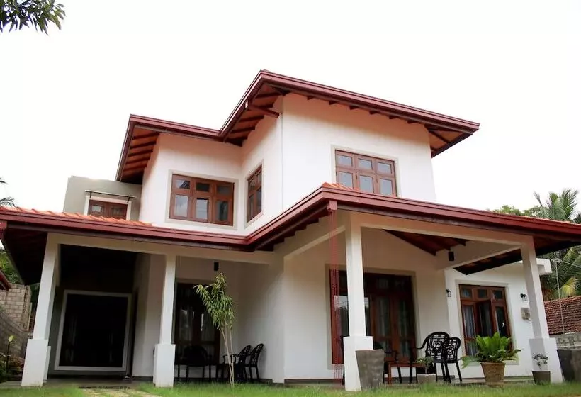 تختخواب و صبحانه Seasons Villa