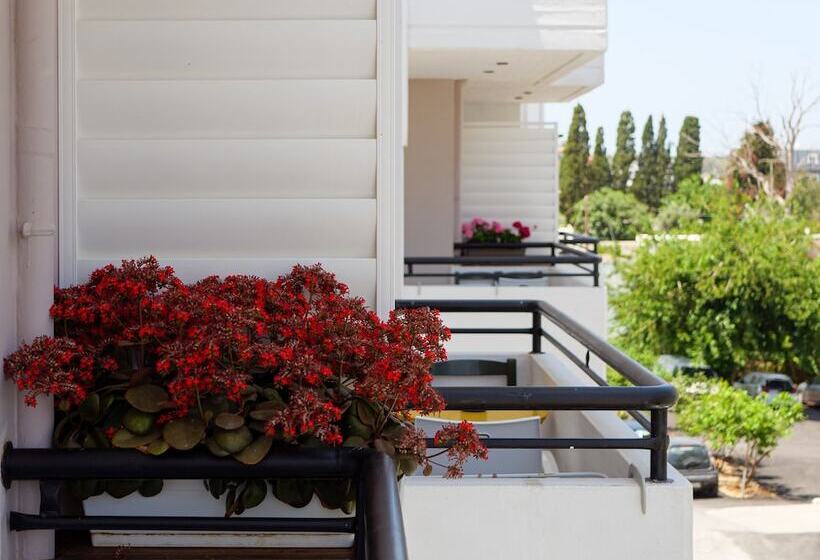 Happiness Apartments