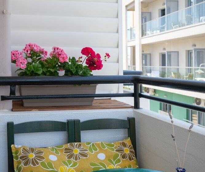 Happiness Apartments