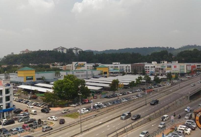 בית מלון כפרי Sri Puchong