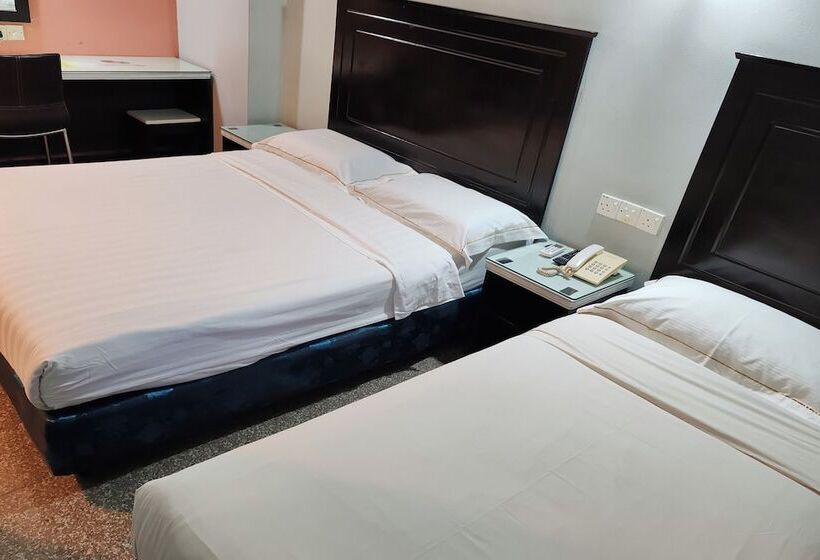 בית מלון כפרי Sri Puchong