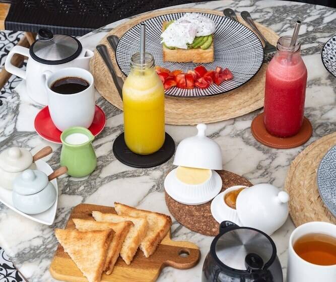 ホテル The Sandhya