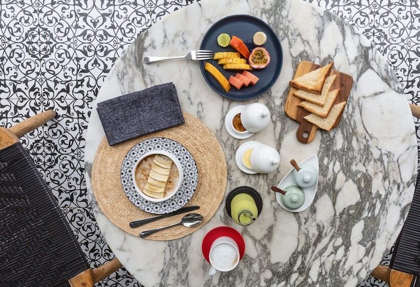 ホテル The Sandhya