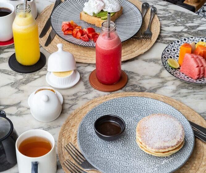 ホテル The Sandhya