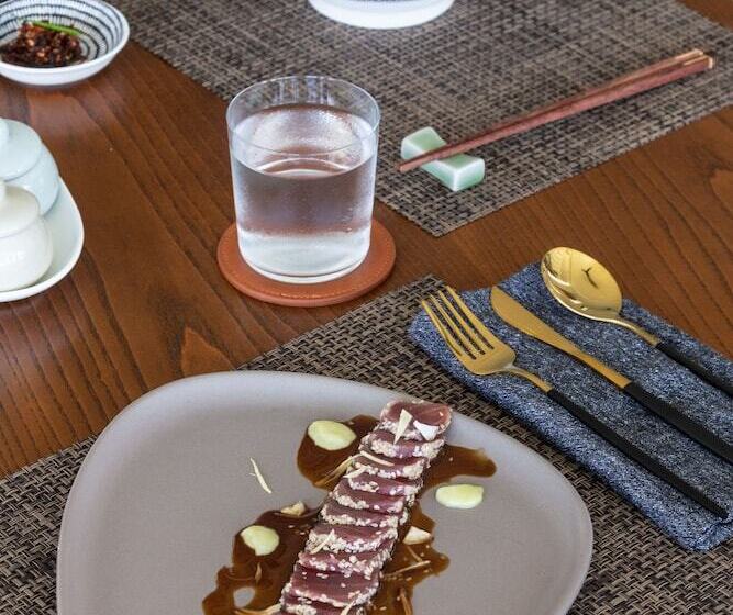 ホテル The Sandhya