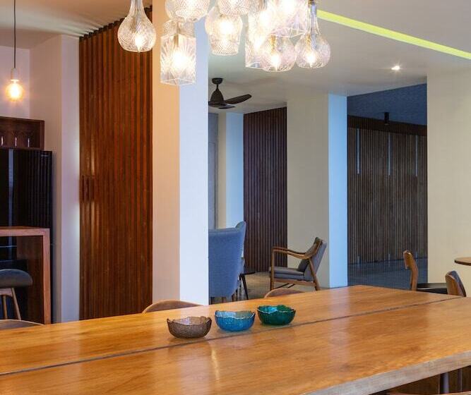 ホテル The Sandhya