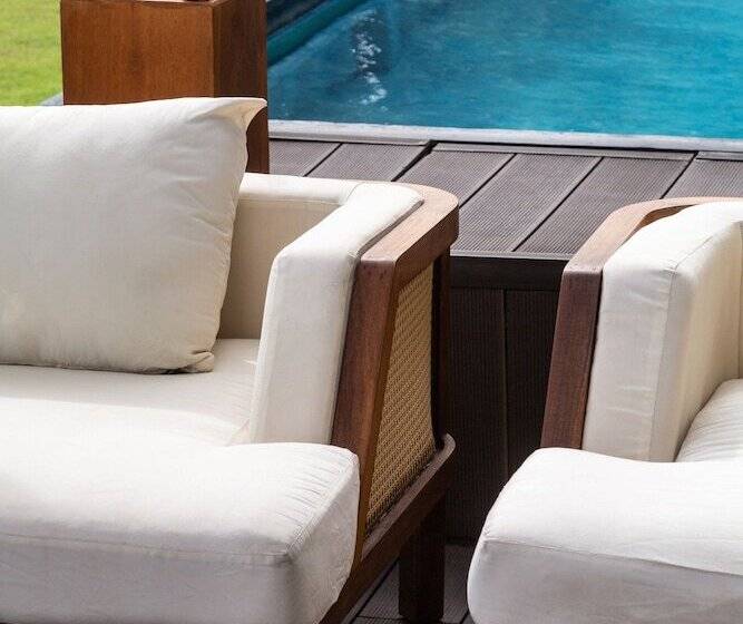 ホテル The Sandhya