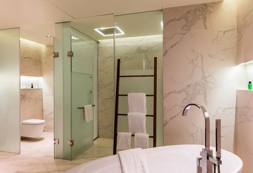 ホテル The Sandhya