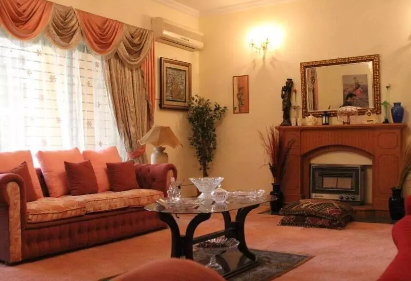 پانسیون Delano Guest House