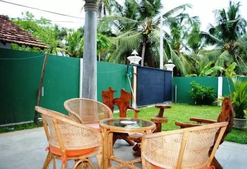 تختخواب و صبحانه Mary's Palm Garden