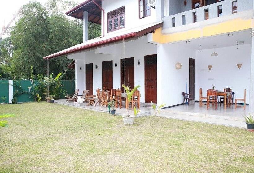 تختخواب و صبحانه Mary's Palm Garden