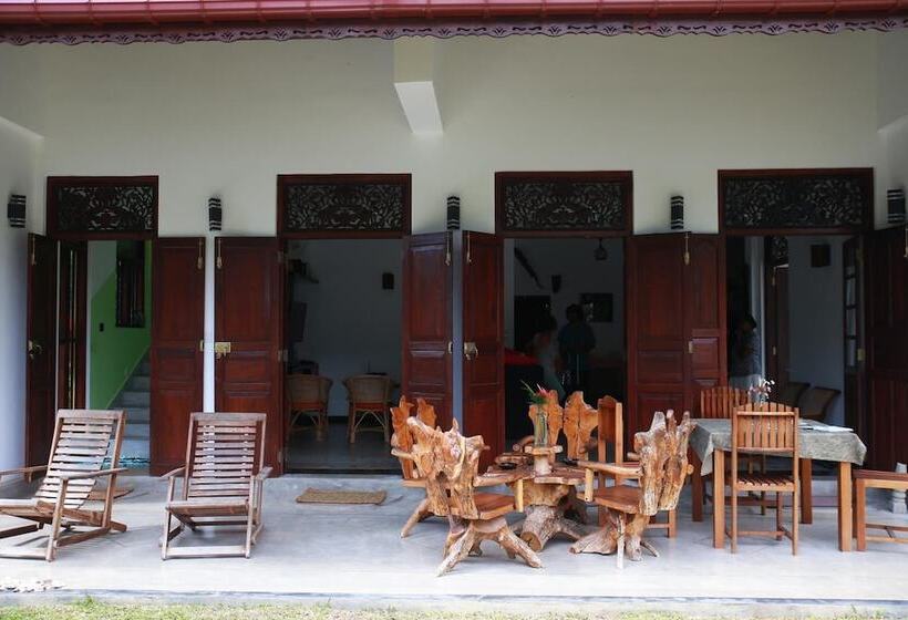 تختخواب و صبحانه Mary's Palm Garden