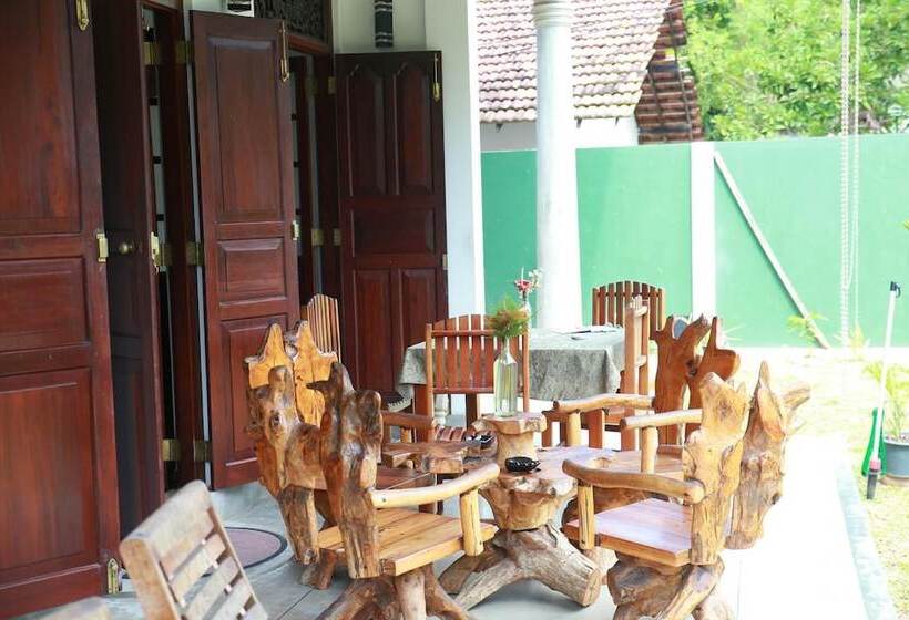 تختخواب و صبحانه Mary's Palm Garden