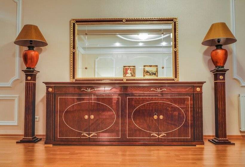 酒店 Polyarnaya Zvezda