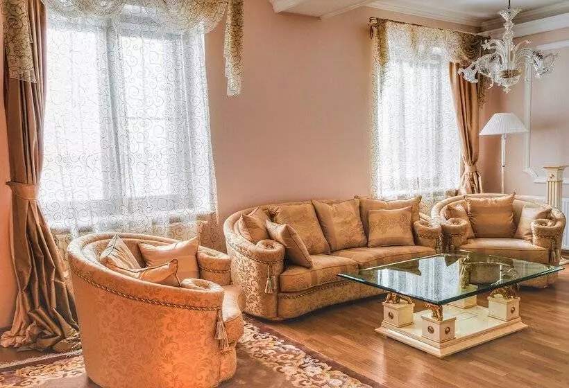 ホテル Polyarnaya Zvezda