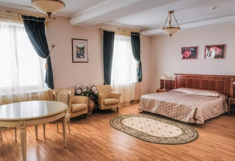 ホテル Polyarnaya Zvezda