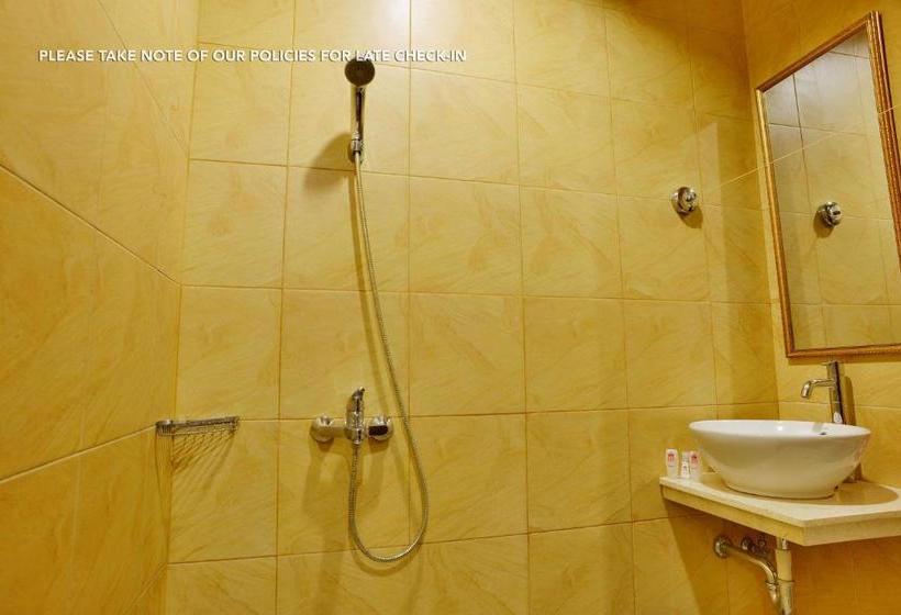 ホテル Zen Rooms Terogong Near Pondok Indah