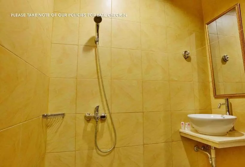 ホテル Zen Rooms Terogong Near Pondok Indah