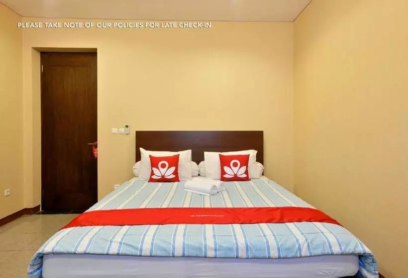 ホテル Zen Rooms Terogong Near Pondok Indah