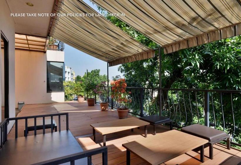 ホテル Zen Rooms Terogong Near Pondok Indah