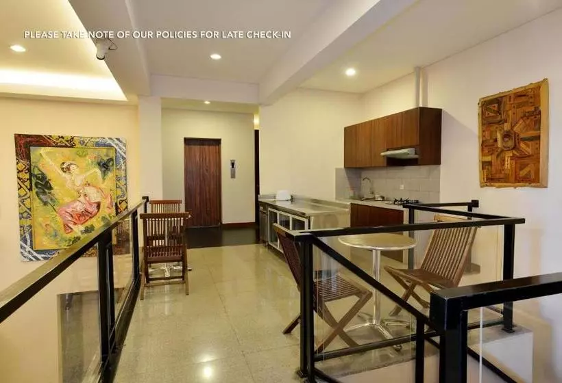 ホテル Zen Rooms Terogong Near Pondok Indah