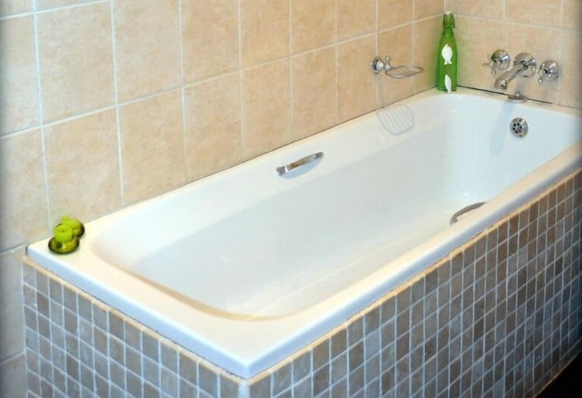 بنسيون The Stables Guest House