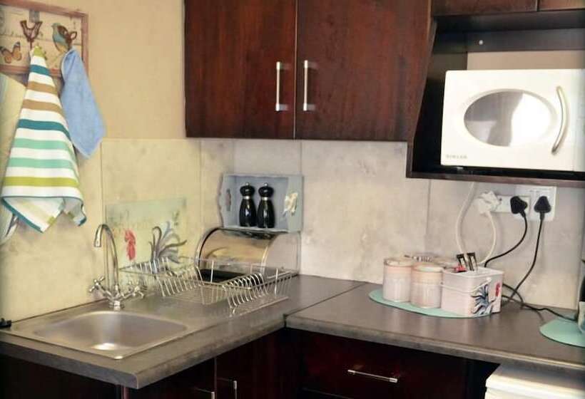 بنسيون The Stables Guest House