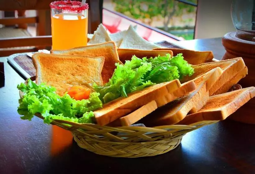 Majatalo River Breeze Villa Bentota