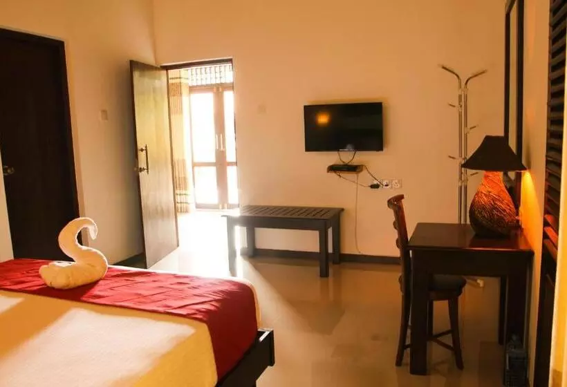 Majatalo River Breeze Villa Bentota