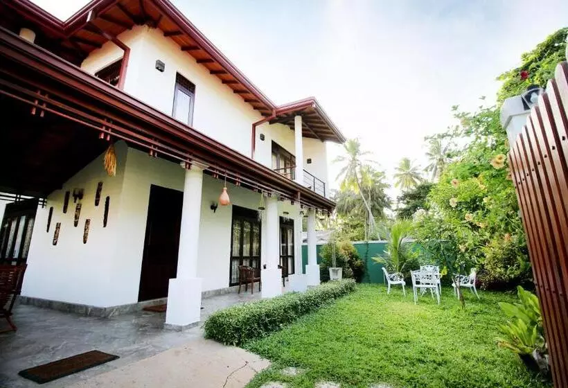 Majatalo River Breeze Villa Bentota