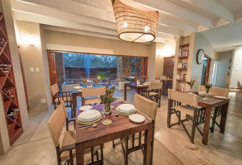 בית מלון כפרי Ekhaya Bush Villa