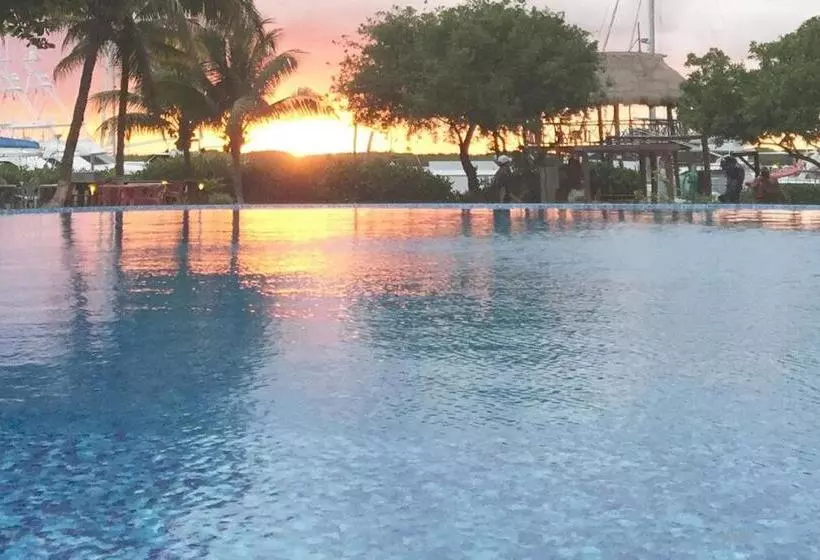 Hotelli Marina Paraiso Isla Mujeres