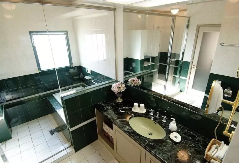 Hotelli Marital Sousei Saga